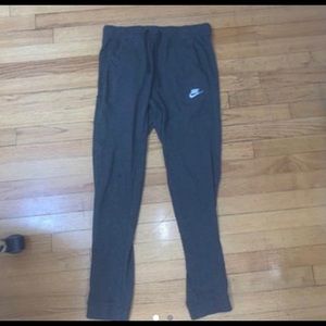 nike joggers/ sweatpants